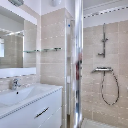 Superbe Penthouse Avec Jacuzzi A 5Min De La Croisette *